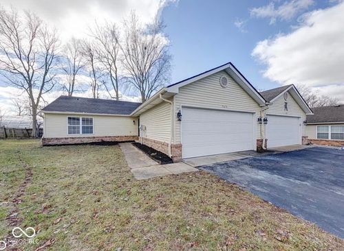 7621 Orchard Village Dr, Indianapolis, IN, 46217-2910 | Card Image