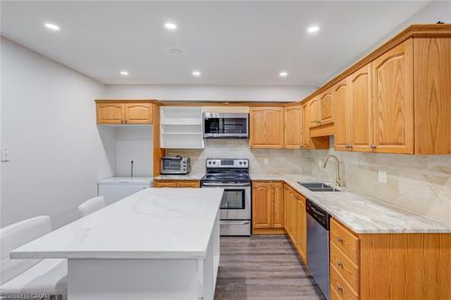 401-1522 King St E, Kitchener, ON, N2G2P1 | Card Image