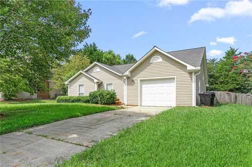 3217 Sparrowhawk Dr, High Point, NC, 27265-9548 | Card Image