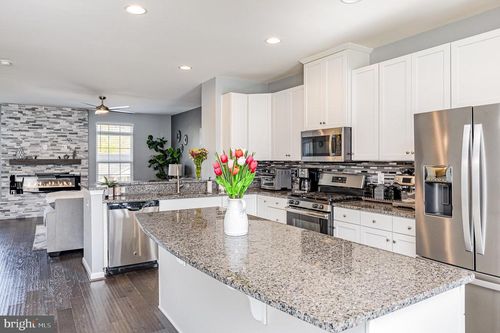 1106 Oakwood St, FREDERICKSBURG, VA, 22401-5225 | Card Image
