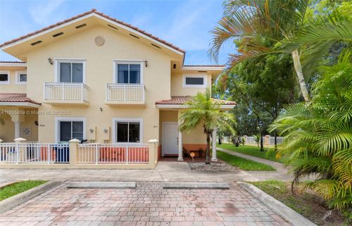 7423 Nw 182nd St, Hialeah, FL, 33015-8453 | Card Image
