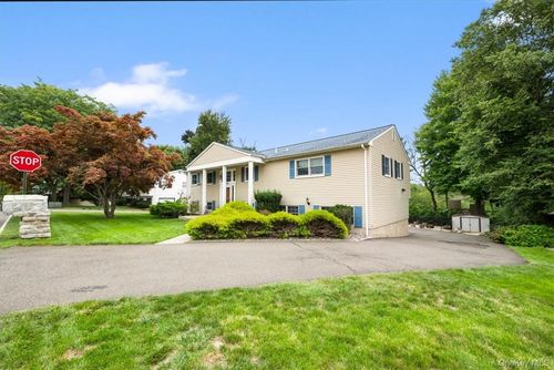 20 Lancaster Dr, Suffern, NY, 10901-7421 | Card Image