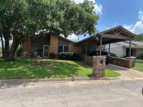 5210 Laurie Dr, Mineral Wells, TX, 76067-8805 | Card Image
