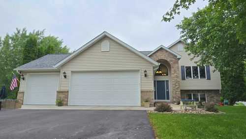 423 Durango Dr, Roberts, WI, 54023-8536 | Card Image