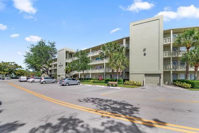 3028 - 3028 Berkshire B, Condo with 1 bedrooms, 1 bathrooms and null parking in Deerfield Beach FL | Image 3