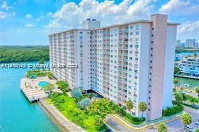 1529 - 400 Kings Point Dr, Home with 1 bedrooms, 1 bathrooms and null parking in Sunny Isles Beach FL | Image 1