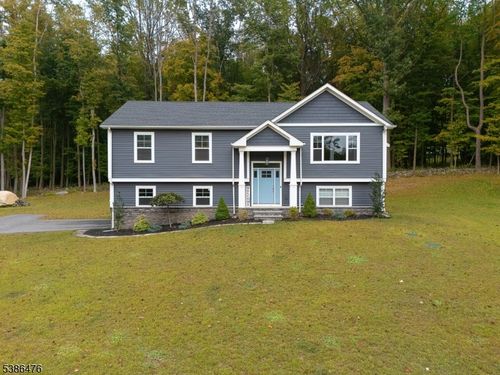 22 Ballantine Woods Way, Andover, NJ, 07821-5049 | Card Image