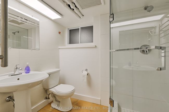 333 Sackville St, House attached with 3 bedrooms, 2 bathrooms and null parking in Toronto ON | Image 34