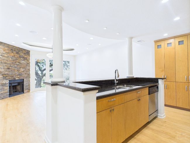 APT-222 - 1501 Barton Springs Rd, Condo with 3 bedrooms, 3 bathrooms and 3 parking in Austin TX | Image 7