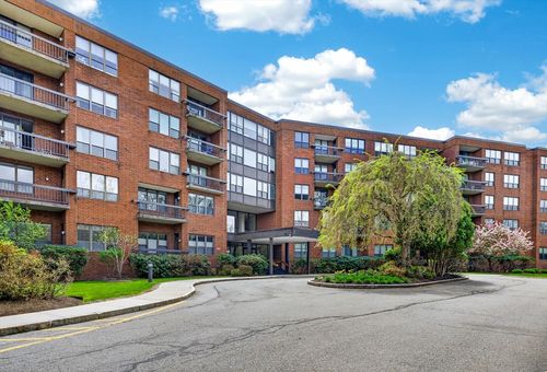 117-210 Nahanton St, Newton, MA, 02459-2950 | Card Image