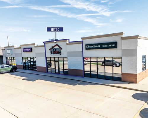 ste-c-1820 Main St, Cedar Falls, IA, 50613-4206 | Card Image