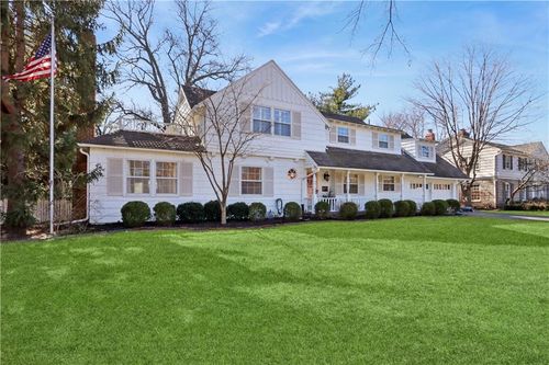 3223 W 67th St, Mission Hills, KS, 66208-1846 | Card Image