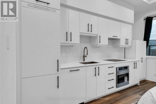208-5 Wellington St S, Kitchener, ON, N2G0E3 | Card Image