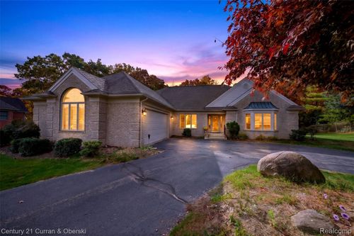 5573 Saint Andrew Dr, Clarkston, MI, 48348-4833 | Card Image