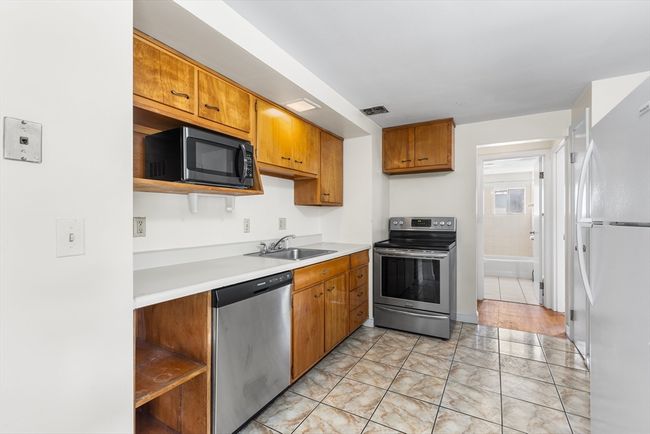APT-6 - 50 Tuttle St, Condo with 2 bedrooms, 1 bathrooms and 1 parking in Wakefield MA | Image 4