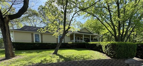 715 Dickinson Rd, Independence, MO, 64050-1332 | Card Image