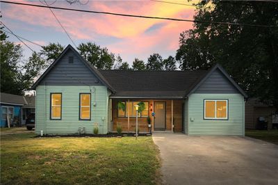 View of front facade featuring a yard | Image 1