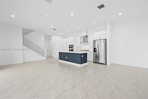 4402 Nw 81st Ave, Doral, FL, 33166-5806 | Card Image