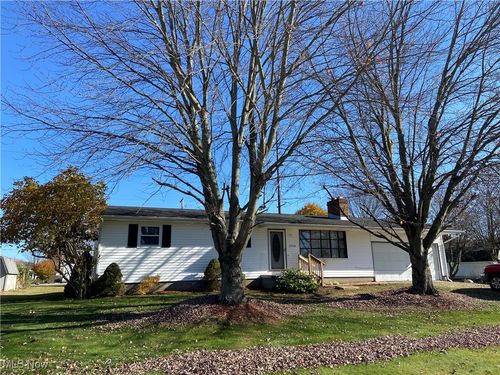 21950 Sunset Dr, Newcomerstown, OH, 43832-9685 | Card Image