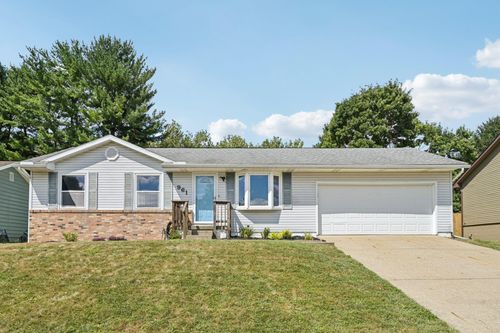 961 Elizabeth Dr, Lancaster, OH, 43130-4137 | Card Image