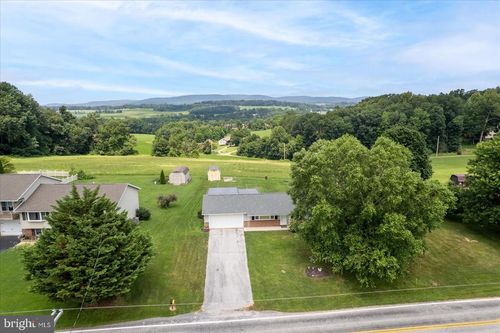 6213 Hoff Rd, Spring Grove, PA, 17362-8941 | Card Image