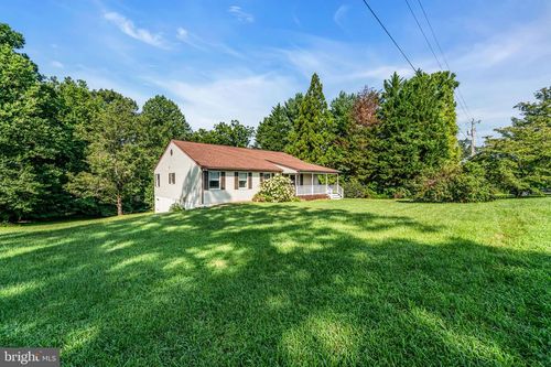 10696 Moore Dr, MANASSAS, VA, 20111-2930 | Card Image