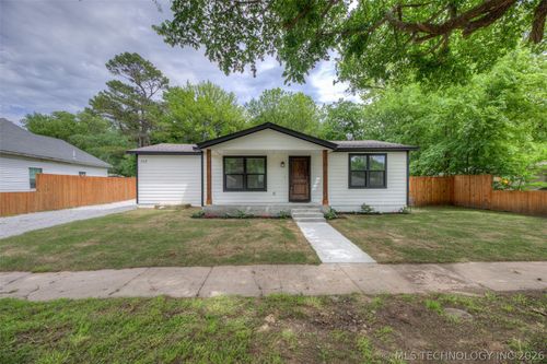 117 S Old Main St, Coweta, OK, 74429-2333 | Card Image