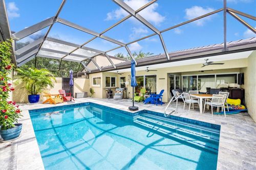 3905 Glen Oaks Manor Dr, SARASOTA, FL, 34232-1007 | Card Image