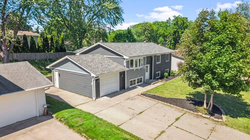 2090 Carnelian Ln, Eagan, MN, 55122-2833 | Card Image