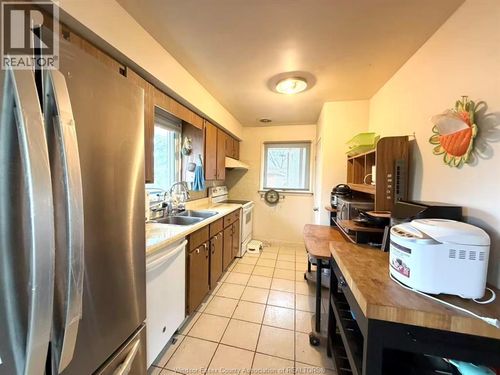 3863 Longfellow Ave, Windsor, ON, N9G2B4 | Card Image