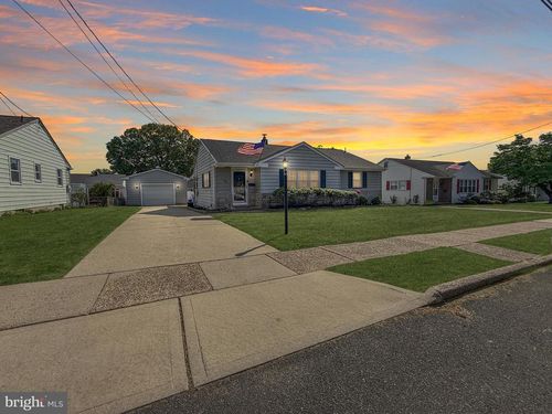 384 E 3rd St, Florence, NJ, 08518-2006 | Card Image