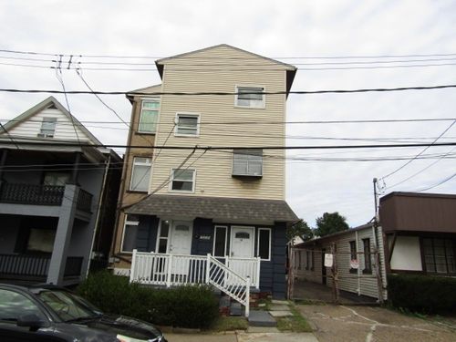 7529 Roslyn St, Swissvale, PA, 15218-2532 | Card Image