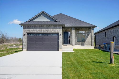 80 Queen St, Ailsa Craig, ON, N0M1A0 | Card Image