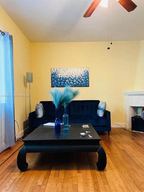 apt-2-1219 Meridian Ave, Miami Beach, FL, 33139-4419 | Card Image