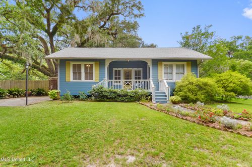 929 Bridge St, Gulfport, MS, 39507-3432 | Card Image