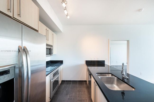 2303-S - 79 Sw 12 Th St, Condo with 2 bedrooms, 2 bathrooms and null parking in Miami FL | Image 19