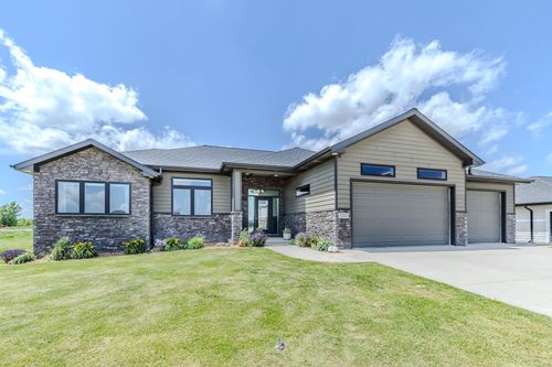 3210 Jolly Ct, Spirit Lake, IA, 51360-4805 | Card Image