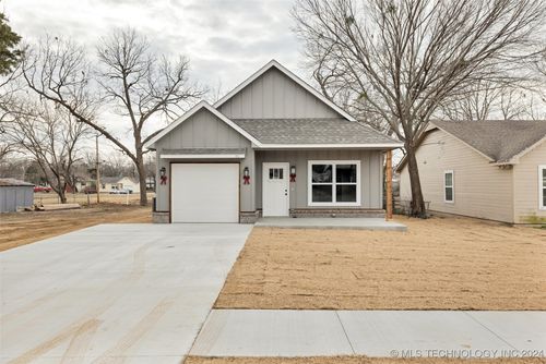 110 E Elm Street, Skiatook, OK, 74070 | Card Image