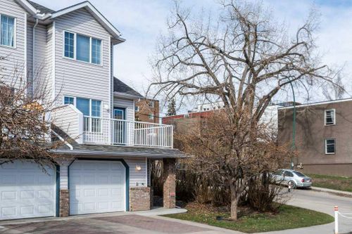 2 - 1604 27 Avenue Sw, Home with 2 bedrooms, 2 bathrooms and 2 parking in Calgary AB | Card Image