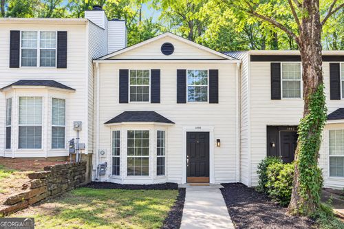 1090 Huntington Trce Se, Smyrna, GA, 30082-2637 | Card Image