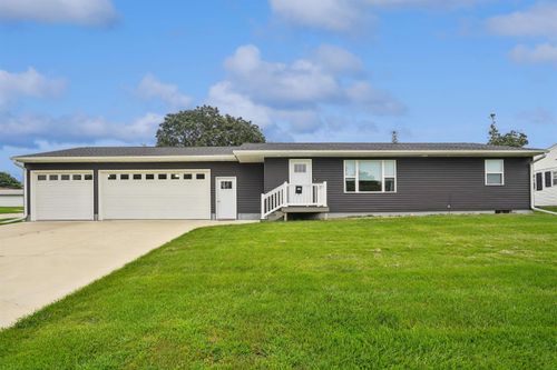 307 7th Ave Se, Oelwein, IA, 50662-2548 | Card Image
