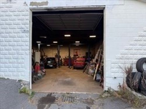 477 Hartford Ave W, Uxbridge, MA, 01569-1179 | Card Image