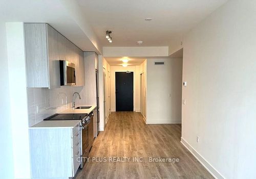 601-185 Deerfield Rd, Newmarket, ON, L3Y0G7 | Card Image