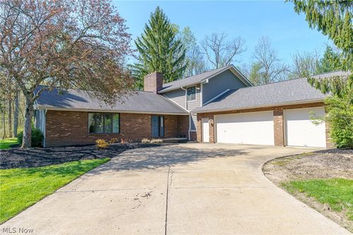 230 Salem Ct, Hinckley, OH, 44233-9681 | Card Image