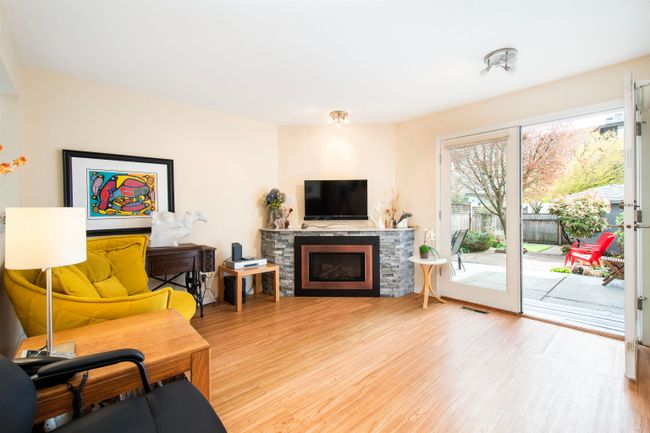 245 E 17 Th Street, Townhouse with 3 bedrooms, 2 bathrooms and 2 parking in North Vancouver BC | Image 16