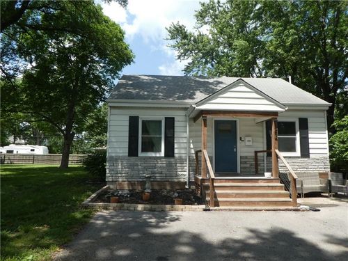 584 W Loula St, Olathe, KS, 66061-4038 | Card Image