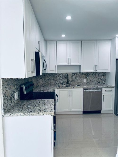 503-4200 Hillcrest Dr, Hollywood, FL, 33021-7909 | Card Image