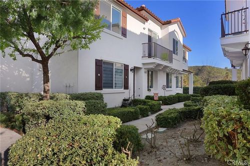 28072 Catherine Dr, Canyon Country, CA, 91351-1416 | Card Image