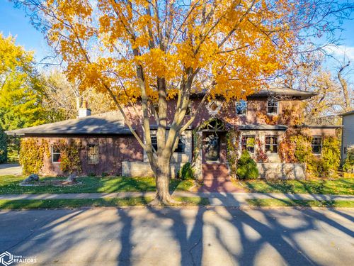 125 N Crescent Dr, Mason City, IA, 50401-2825 | Card Image