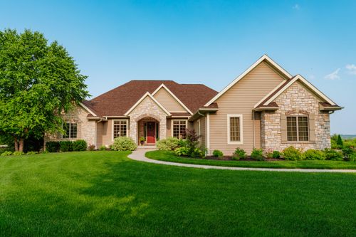 842 Stepping Stone Way, Pewaukee, WI, 53072-1954 | Card Image